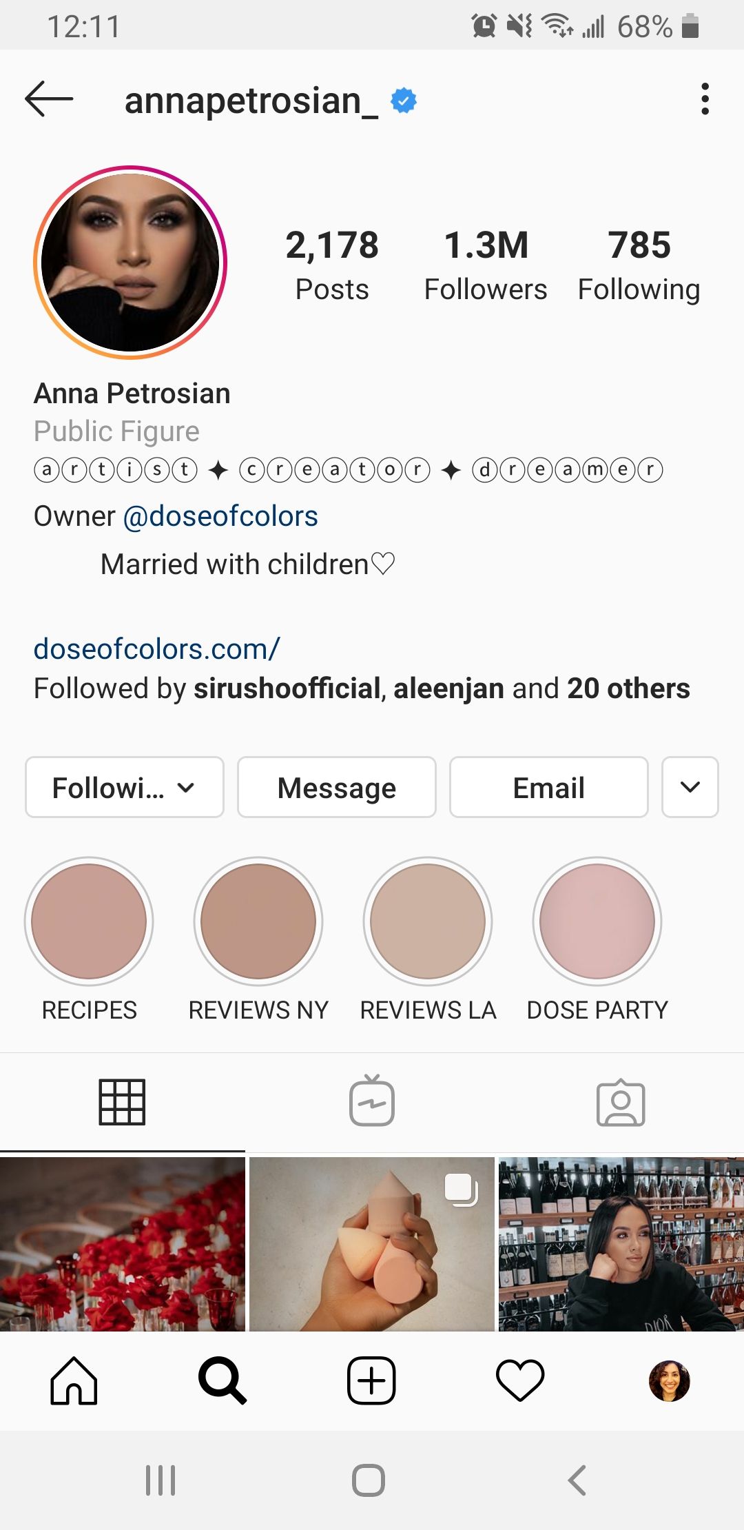 Anna Petrosian používá ve svém biografii Instagramu speciální znaky a písma