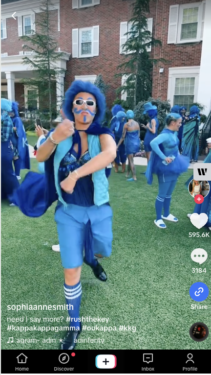   TikTok vaizdo įrašas apie Kappa Kappa Gamma's blue-themed rush event at the University of Oklahoma. 