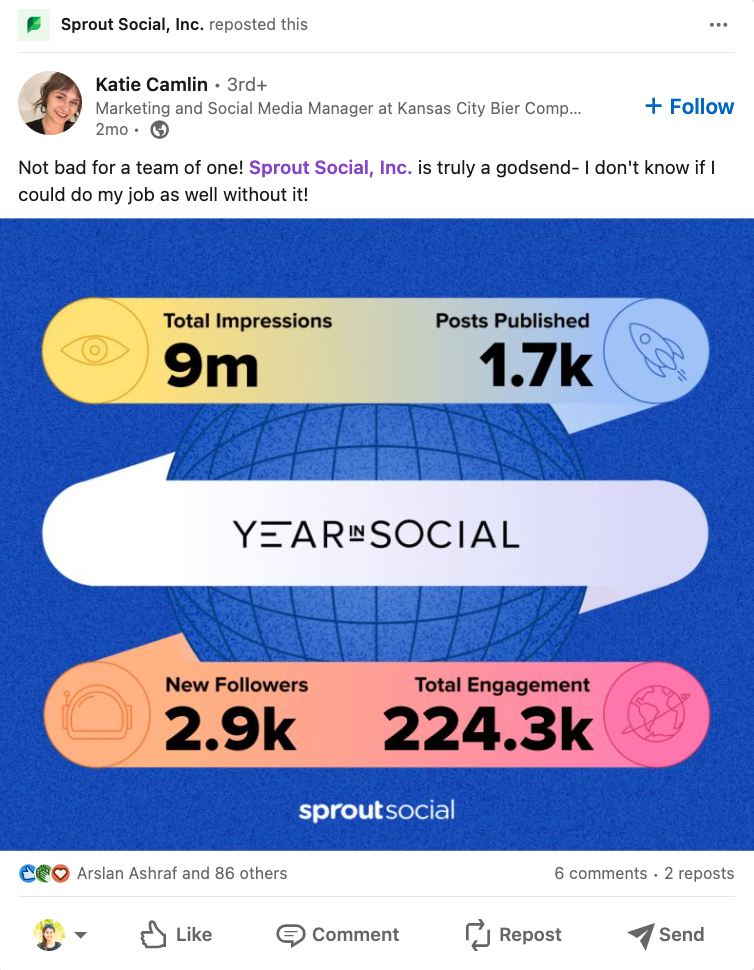 Un ejemplo de Sprout Social volviendo a publicar a un cliente's post on LinkedIn.