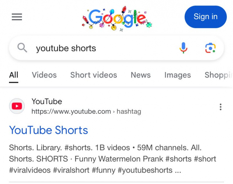   Google'ın mobil arama sonuçlarındaki yeni 'Kısa videolar' sekmesi.