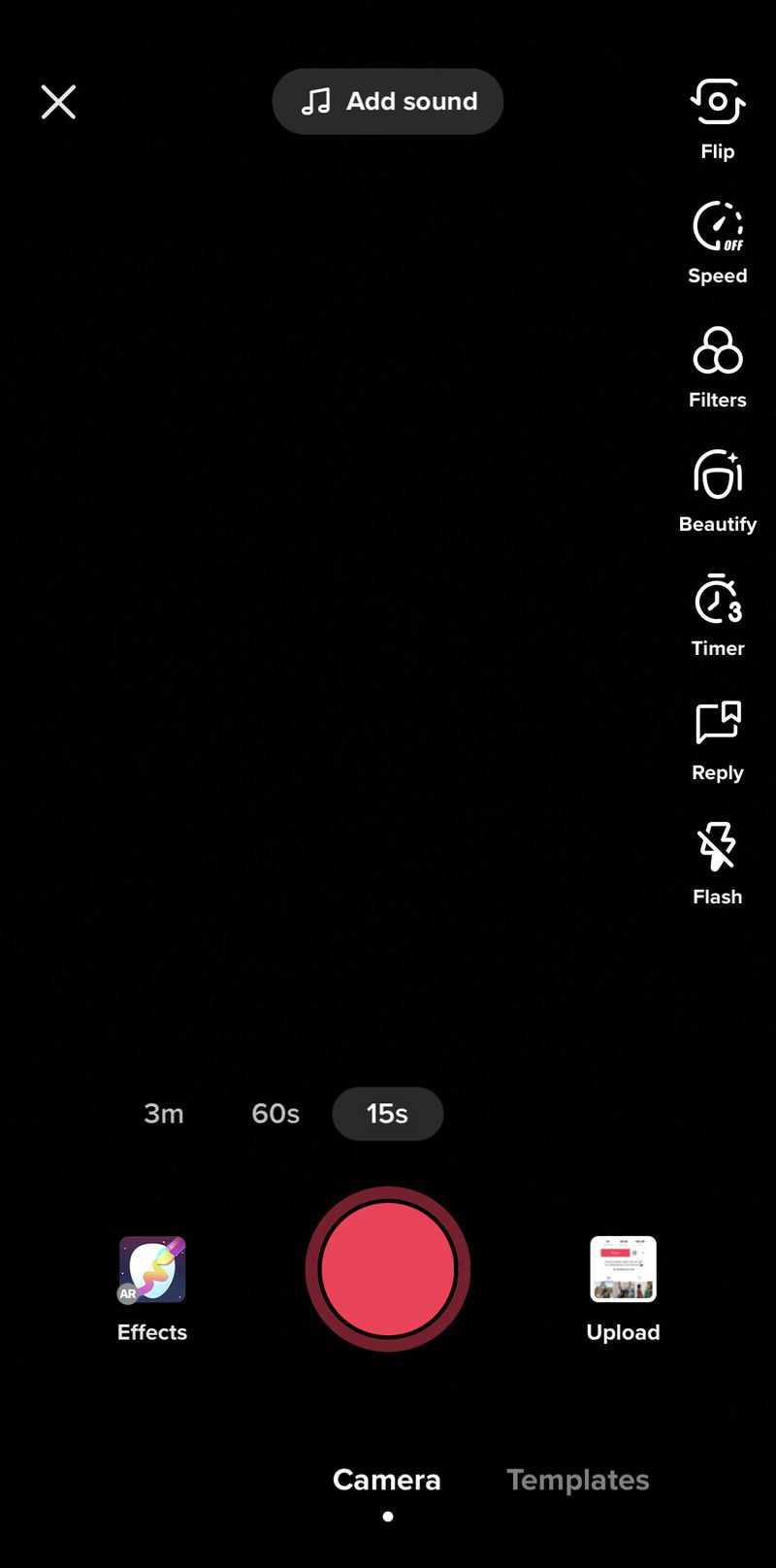 Schermo nero che mostra le diverse caratteristiche e funzionalità della fotocamera in TikTok.
