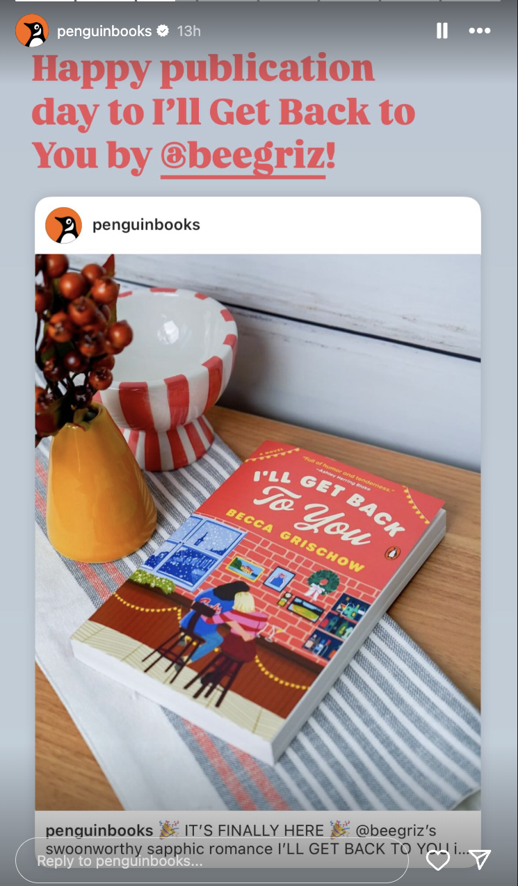   'Ben' başlıklı bir kitabın yer aldığı bir Akış gönderisinin yer aldığı bir Penguin Books Instagram Hikayesi'll Get Back to You" sitting on top of a table with a vase and text overlay that reads "Happy publication day to I'll Get Back to You by @beegriz"