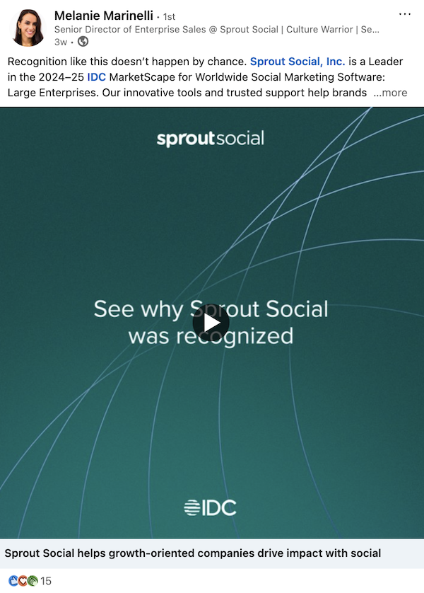 El empleado de Sprout Social comparte un hito de la empresa a través de la Defensa del Empleado.