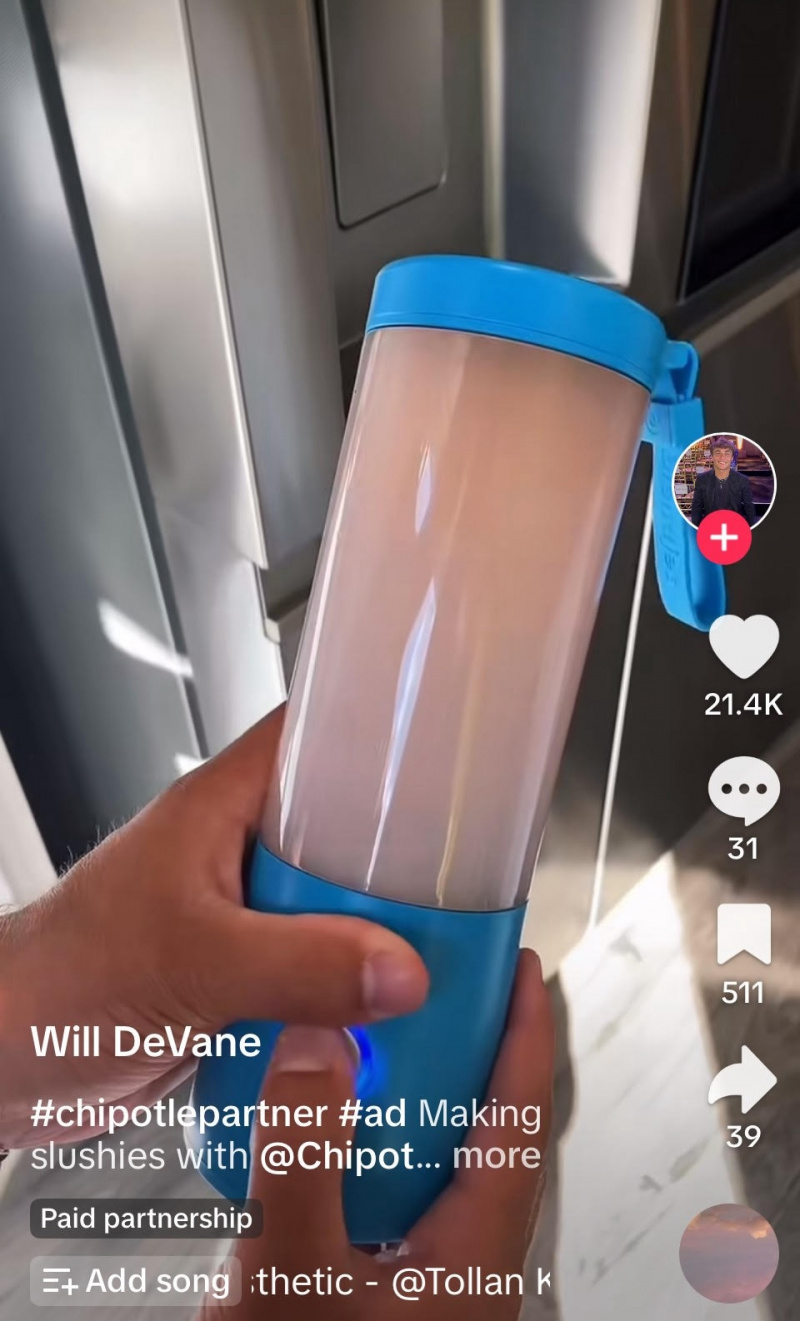   Een screenshot van een gesponsord TikTok-bericht van maker Will Devane voor Chipotle
