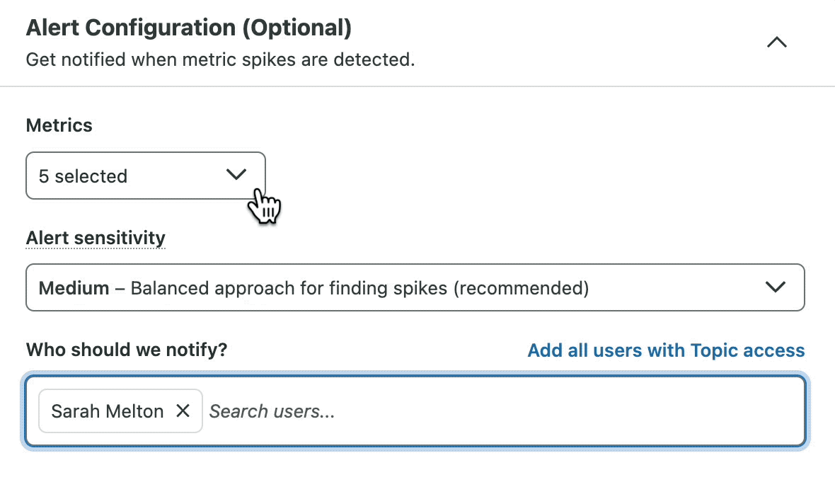 Este gif se desplaza a través de Sprout Social.'s interface overview of the Alert Configuration within Sprout's Social Listening dashboard. It notifies users in a change in sentiment online about tracked topics.