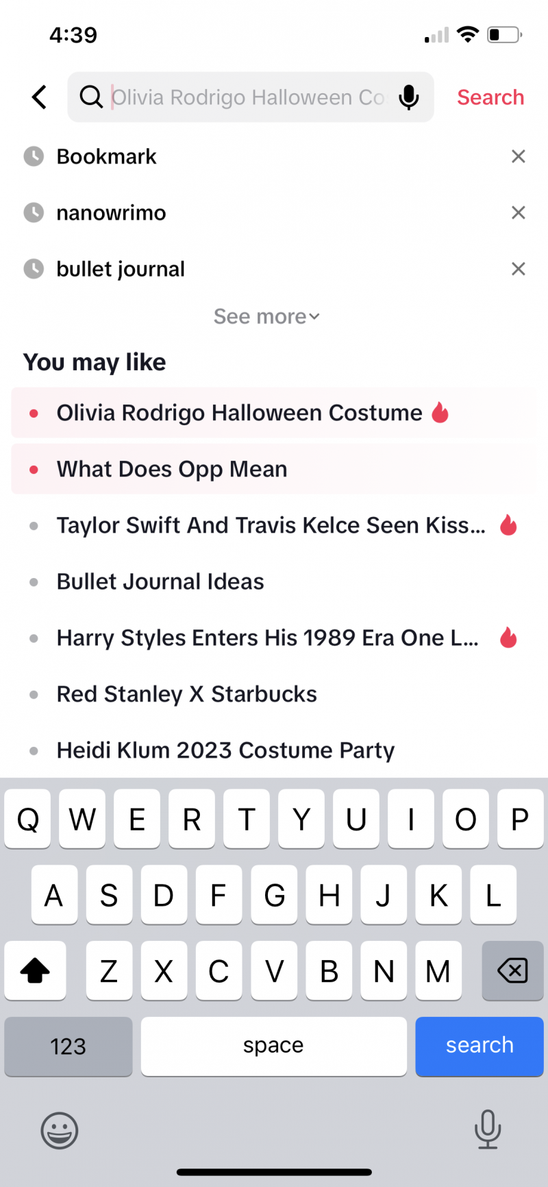 Una captura de pantalla que muestra la interfaz de búsqueda en la aplicación TikTok.