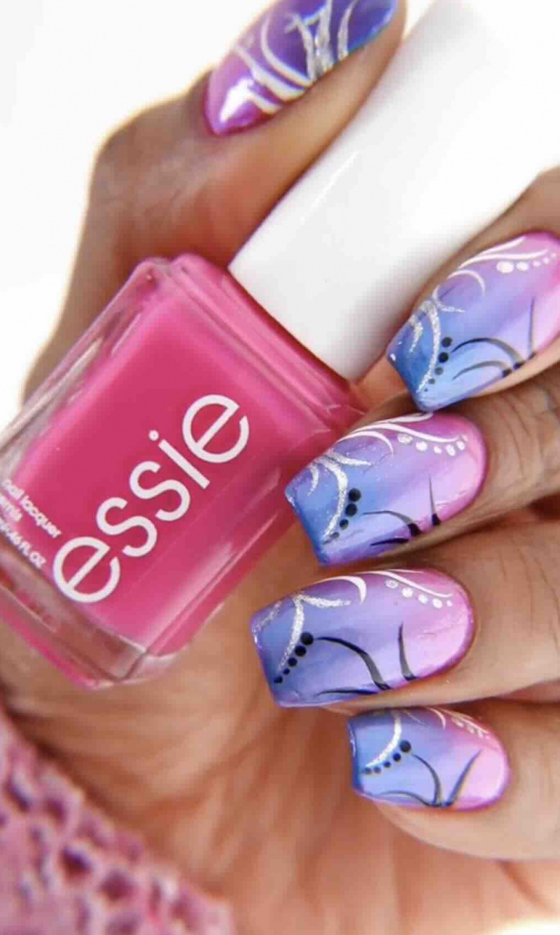   Στιγμιότυπο οθόνης της Essie's TikTok post on fun and nostalgic 90's nail art