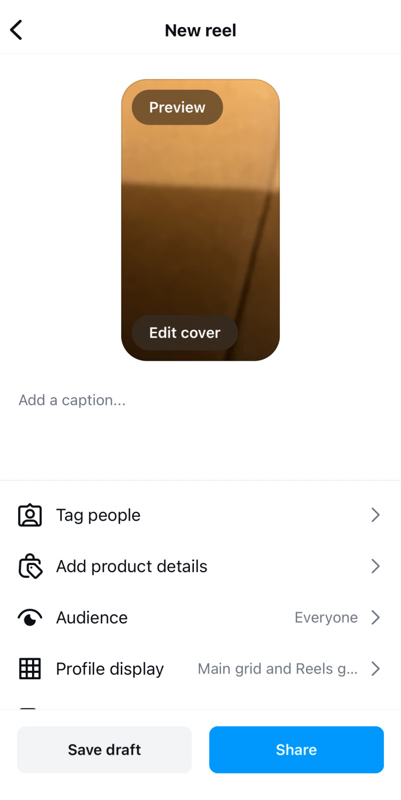Obrázek aplikace Instagram s nahranou cívkou a prázdným titulkem.