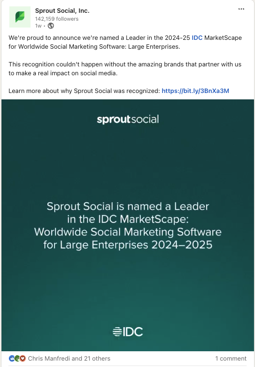   Příspěvek na LinkedIn od Sprout Social, oslavující jmenování lídrem v IDC MarketScape 2024–25 na Worldwide Social Marketing Platform: Large Enterprises.
