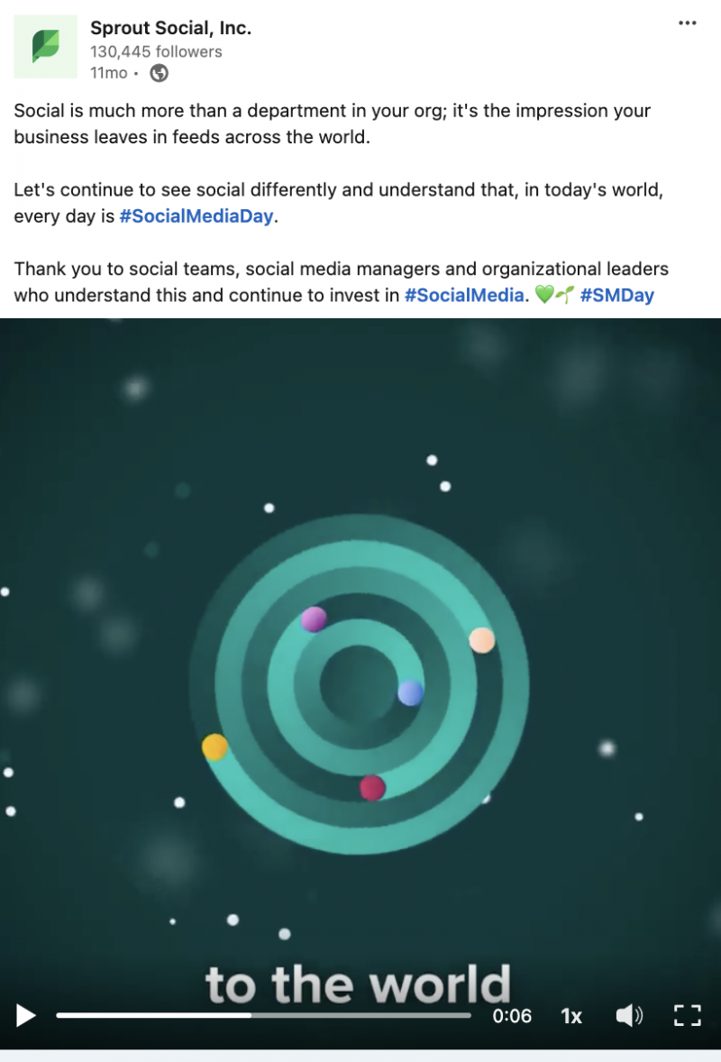   Un post su LinkedIn di Sprout Social in occasione del Social Media Day 2023. Il post celebra il contributo dei professionisti del marketing sociale e sociale alla cultura.