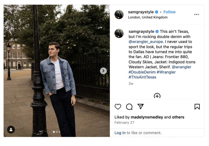   Una publicación patrocinada en Instagram de Sam Gray con un traje de Wrangler.
