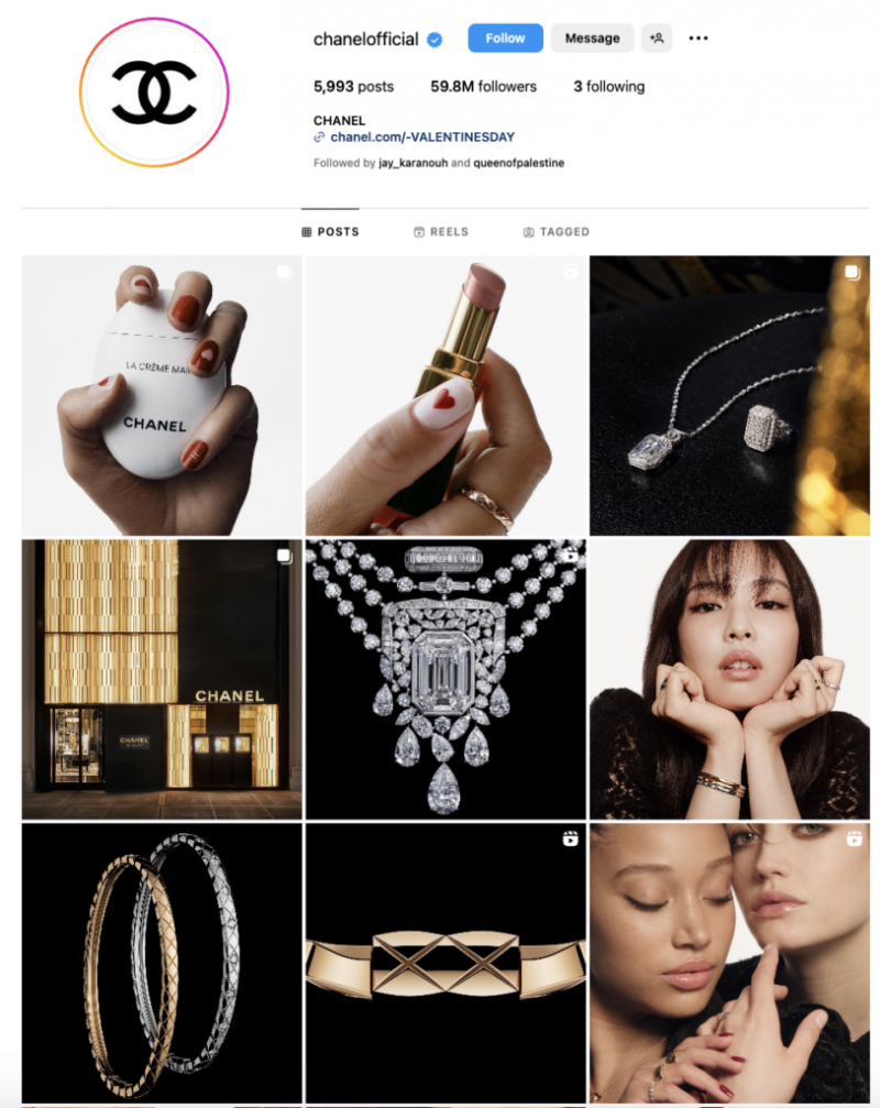   Cuadrícula de fotos de la cuenta de Instagram de Chanel como ejemplo de narración visual.