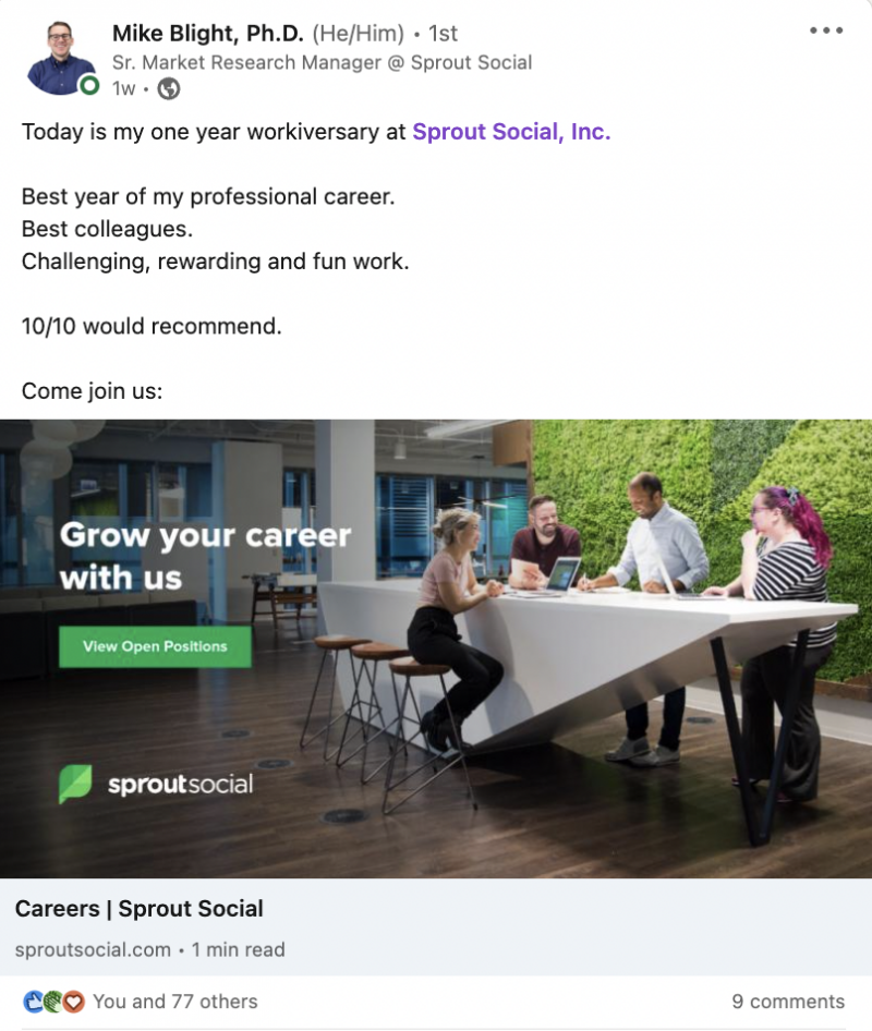   Sprout で 1 周年を迎えた Sprout 従業員による LinkedIn 投稿のスクリーンショット。従業員は潜在的な候補者に Sprout を推奨し、募集中の役割に応募するためのリンクを共有しています。
