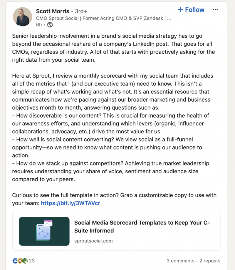   Une publication LinkedIn du directeur marketing de Sprout partageant un modèle du blog Insights.