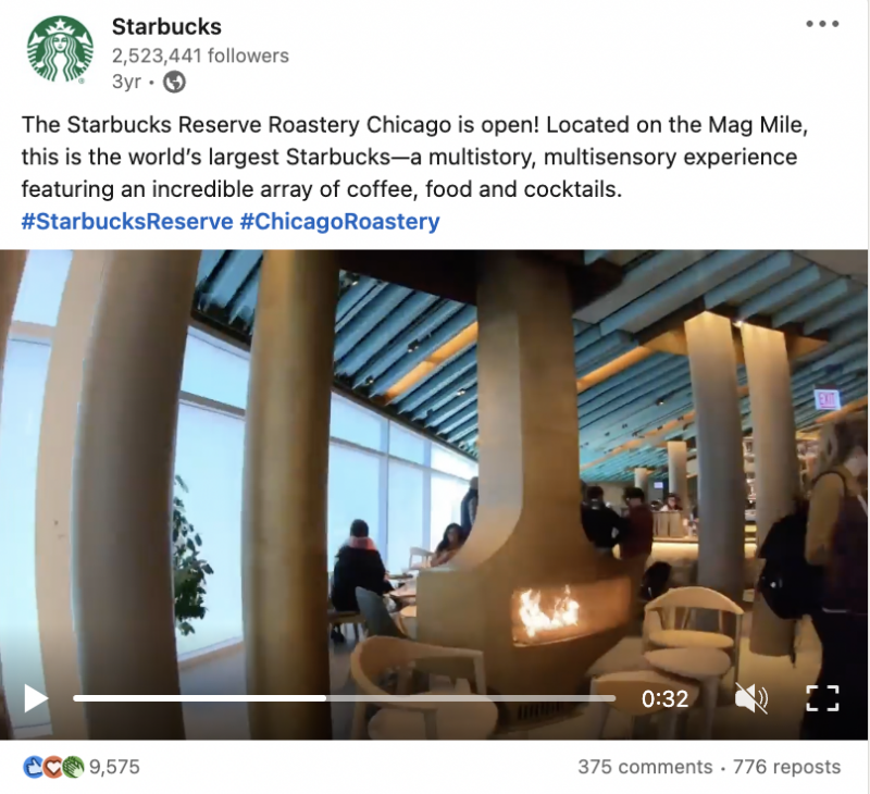   Un post LinkedIn de Starbucks présentant une visite accélérée de Chicago's Starbucks Roastery location.