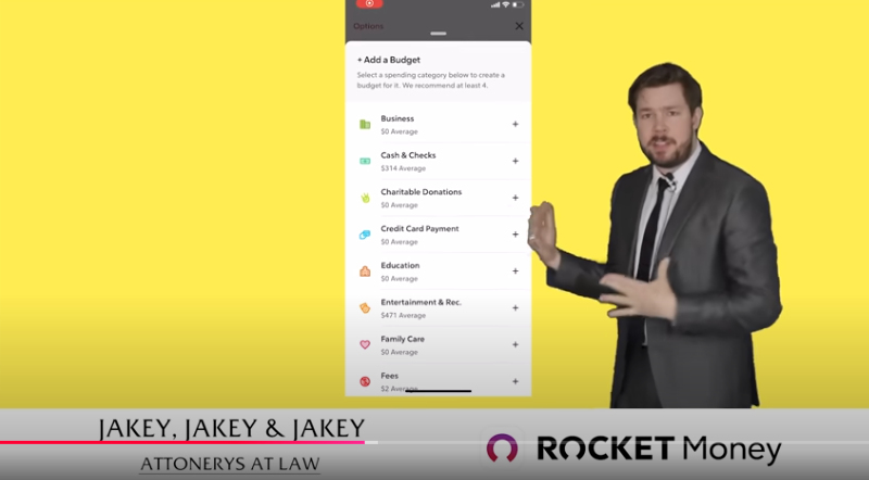   Ovlivňovač YouTube NakeyJakey pro svá videa na YouTube často spolupracuje s technologickými společnostmi