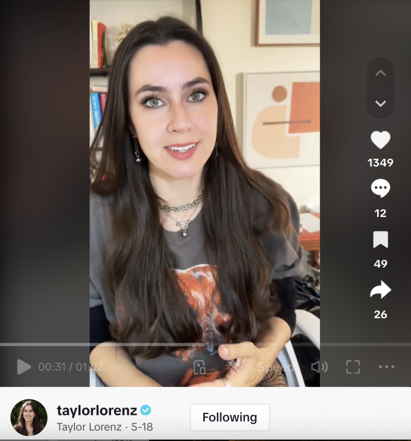   Un TikTok de Taylor Lorenz sur la nouvelle tendance des médias sociaux mettant en vedette des robots générés par l'IA effectuant un travail généralement réservé aux humains