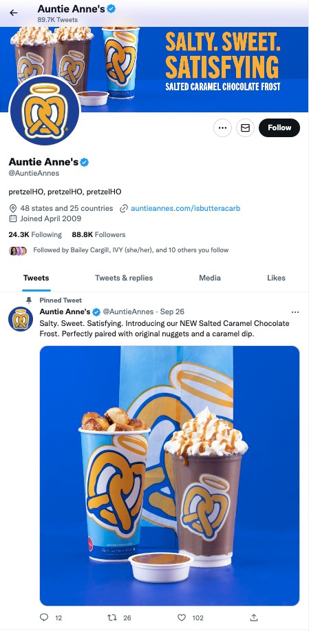 Una captura de pantalla de la tía Anne's Twitter account. Both the cover photo and pinned tweet are promoting a new menu item, a salted caramel chocolate frost.