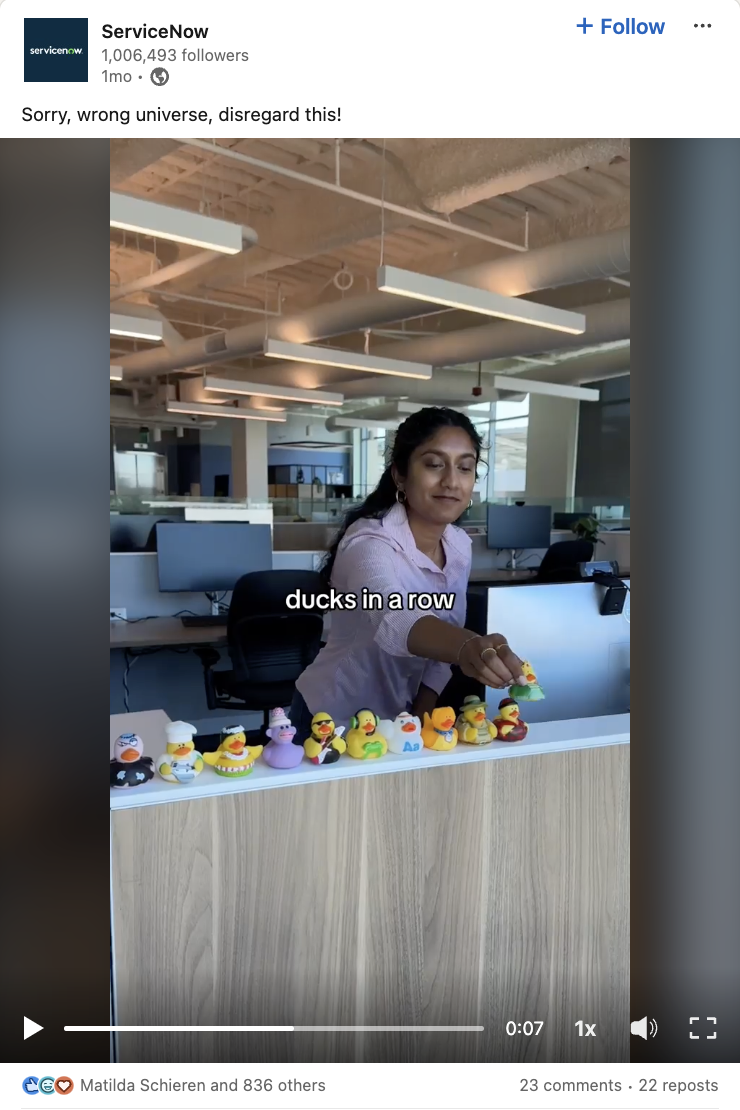   Un vídeo de LinkedIn de ServiceNow donde su equipo interpreta literalmente dichos vergonzosos en el lugar de trabajo como patos seguidos.