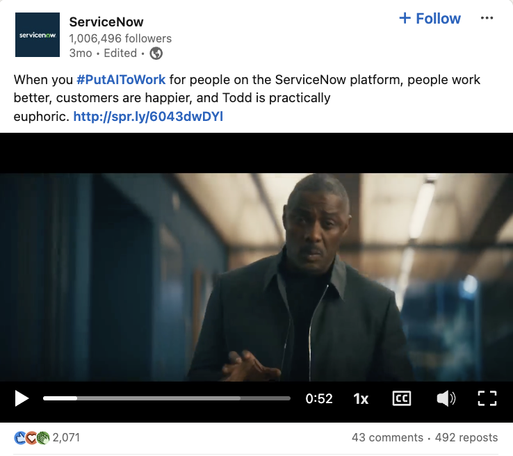   Una publicación de LinkedIn de ServiceNow que presenta al actor Idris Elba explicando cómo sus capacidades de inteligencia artificial ayudan a los equipos a trabajar de manera más inteligente.
