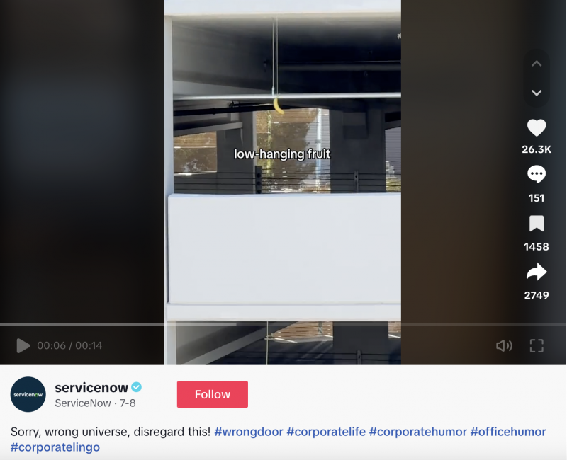   Un TikTok de ServiceNow où ils ont littéralement interprété le jargon d'entreprise grinçant, comme un fruit à portée de main