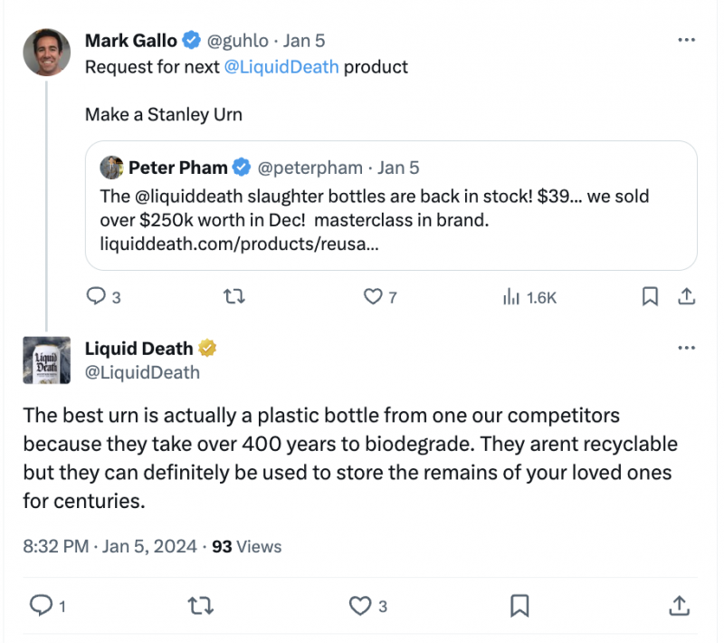   Een screenshot van Liquid Death die reageert op een klant op X, waar ze hun concurrentie in diskrediet brengen vanwege het gebruik van plastic dat meer dan 400 jaar nodig heeft om af te breken.